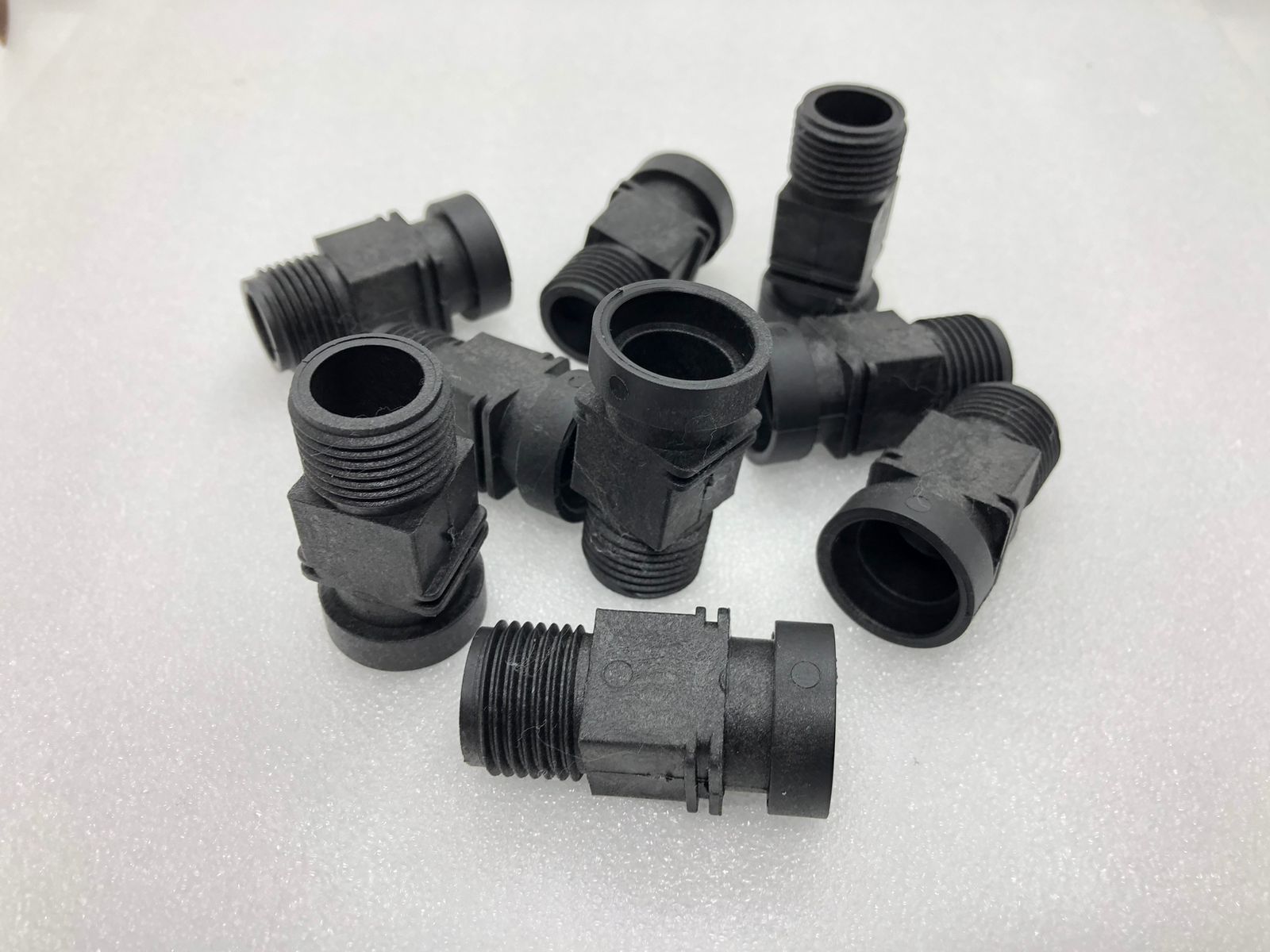 NIPLE SALIDA AGUA 5/8 - 15 LTS. NEGRO ( 19902/1 - RV 5656 )